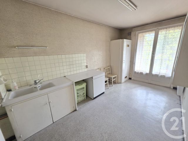 Appartement T4 à vendre - 4 pièces - 86.5 m2 - ST FONS - 69 - RHONE-ALPES - Century 21 K.P.I