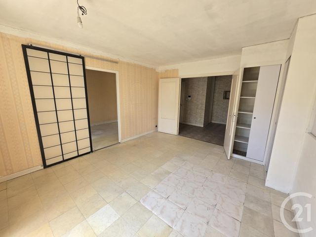 Appartement T4 à vendre - 4 pièces - 86.5 m2 - ST FONS - 69 - RHONE-ALPES - Century 21 K.P.I