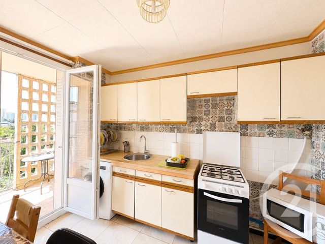 Appartement T3 à vendre - 3 pièces - 57.05 m2 - ST FONS - 69 - RHONE-ALPES - Century 21 K.P.I
