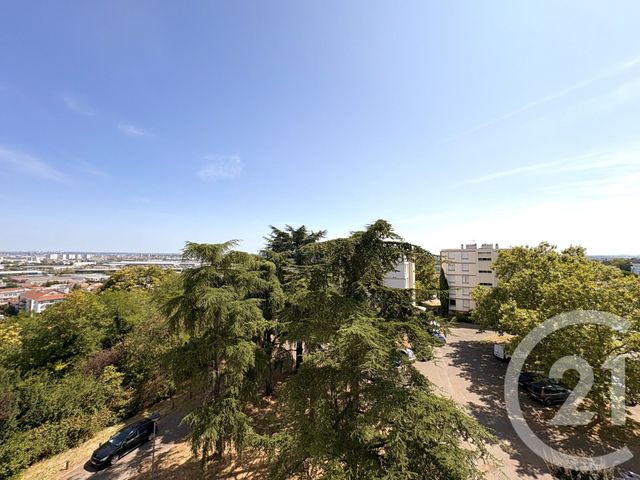 Appartement T3 à vendre - 3 pièces - 57.05 m2 - ST FONS - 69 - RHONE-ALPES - Century 21 K.P.I