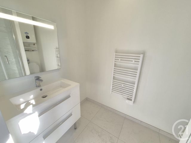 Appartement T2 à louer - 2 pièces - 35.0 m2 - ST FONS - 69 - RHONE-ALPES - Century 21 K.P.I