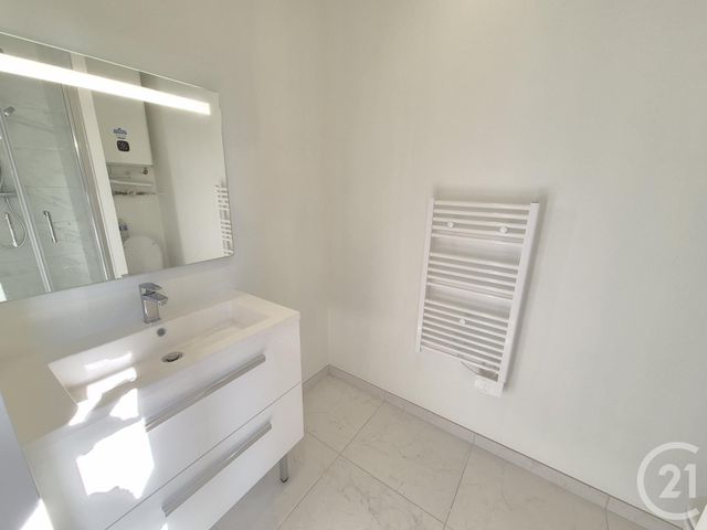 Appartement T2 à louer - 2 pièces - 35.0 m2 - ST FONS - 69 - RHONE-ALPES - Century 21 K.P.I