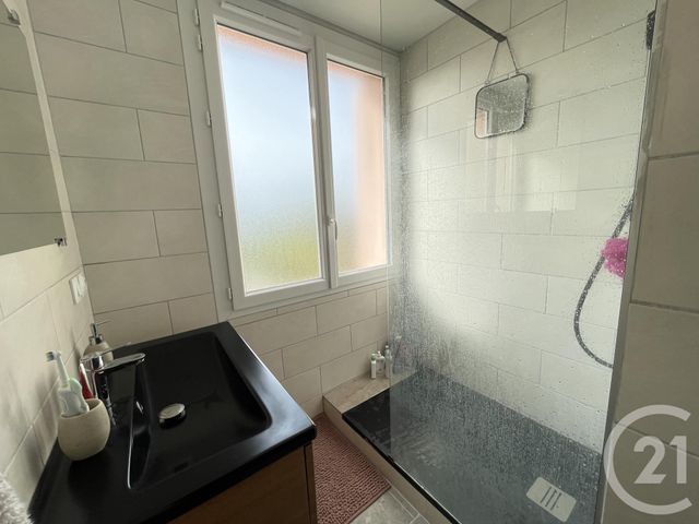 Appartement T3 à louer - 3 pièces - 53.02 m2 - ST FONS - 69 - RHONE-ALPES - Century 21 K.P.I