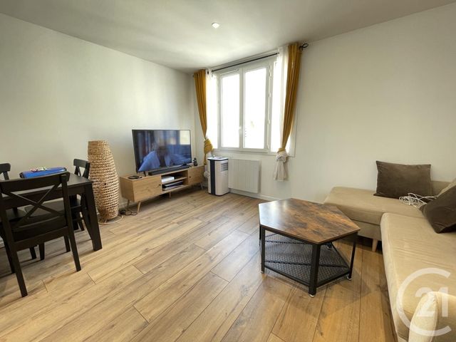 Appartement T3 à louer - 3 pièces - 53.02 m2 - ST FONS - 69 - RHONE-ALPES - Century 21 K.P.I