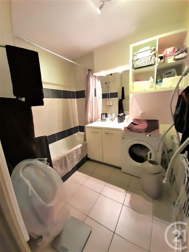 Appartement F2 à louer - 2 pièces - 42.42 m2 - ST FONS - 69 - RHONE-ALPES - Century 21 K.P.I