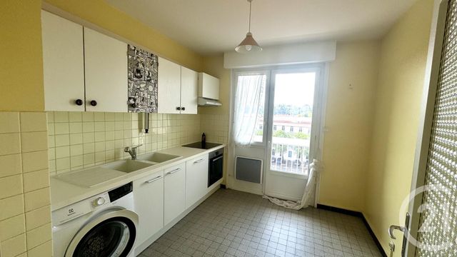 Appartement T3 à louer - 3 pièces - 75.13 m2 - ST FONS - 69 - RHONE-ALPES - Century 21 K.P.I