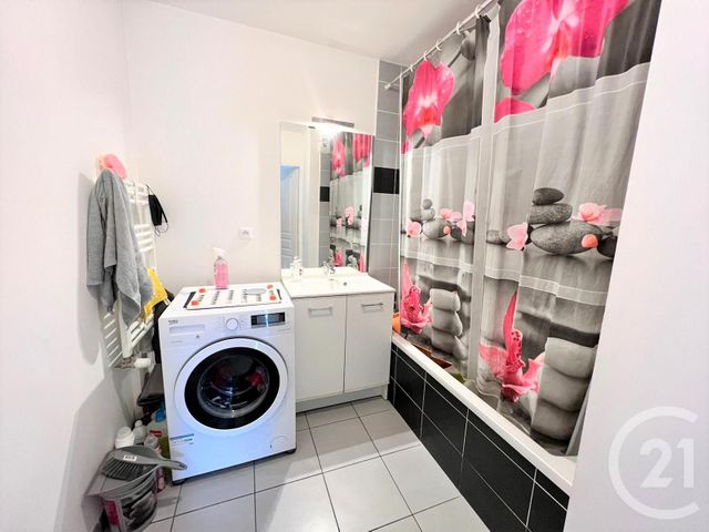 Appartement T4 à vendre - 4 pièces - 74.07 m2 - VENISSIEUX - 69 - RHONE-ALPES - Century 21 K.P.I