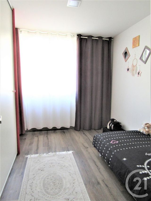 Appartement T5 à vendre - 5 pièces - 99.7 m2 - ST FONS - 69 - RHONE-ALPES - Century 21 K.P.I