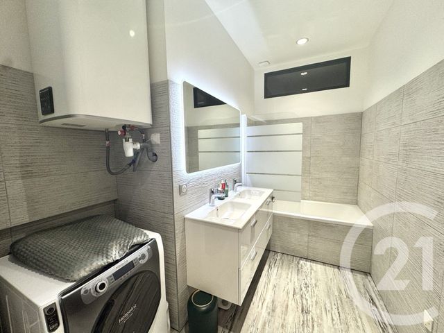 Appartement T4 à vendre - 4 pièces - 99.0 m2 - ST FONS - 69 - RHONE-ALPES - Century 21 K.P.I