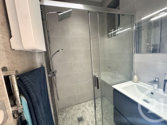 Appartement T4 à vendre - 4 pièces - 99.0 m2 - ST FONS - 69 - RHONE-ALPES - Century 21 K.P.I