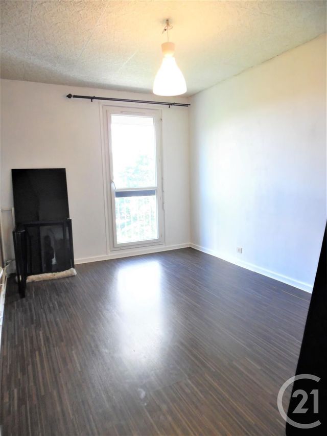 Appartement T4 à vendre - 4 pièces - 76.16 m2 - ST FONS - 69 - RHONE-ALPES - Century 21 K.P.I