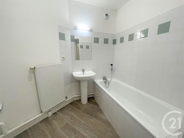 Appartement F2 à louer - 2 pièces - 52.35 m2 - ST FONS - 69 - RHONE-ALPES - Century 21 K.P.I