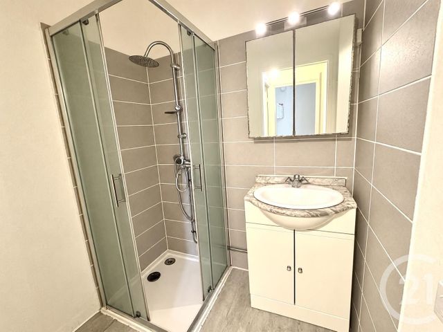 Appartement T3 à vendre - 3 pièces - 61.53 m2 - ST FONS - 69 - RHONE-ALPES - Century 21 K.P.I