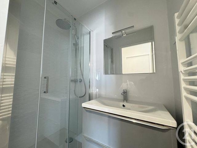 Appartement T2 à louer - 2 pièces - 43.4 m2 - ST FONS - 69 - RHONE-ALPES - Century 21 K.P.I